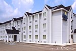 Отель Microtel Inn and Suites Gassaway