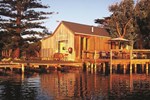 Мини-отель Boathouse & Birks River Retreats