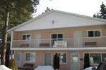 Отель Whispering Pines Motel & Cabins