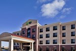 Отель Holiday Inn Express and Suites Pryor