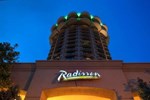 Отель Radisson Hotel Cincinnati Riverfront