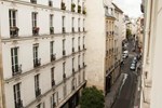 Into Paris - Marais Apartment