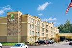 Отель Holiday Inn Express Hotel & Suites West Long Branch