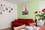 Travelling To Paris - Moulin Rouge Apartment