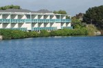 Отель Coral Reef Inn & Condo Suites