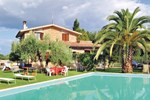 Апартаменты Holiday home Fabrica di Roma 87 with Outdoor Swimmingpool