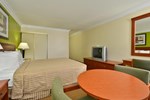 Отель Rodeway Inn & Suites - Canyon Lake