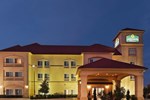 Отель La Quinta Inn & Suites Cedar Hill