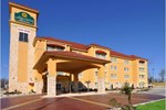 Отель La Quinta Inn & Suites Bryant