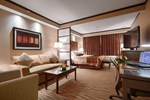 Отель Best Western Plus Denham Inn & Suites