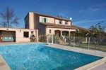 Two-Bedroom Holiday home Le Luc with an Outdoor Swimming Pool 07