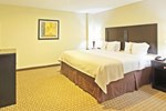 Отель Holiday Inn and Suites Rogers at Pinnacle Hills