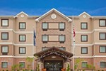 Отель Staybridge Suites South Bend – University Area