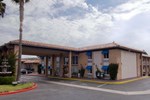 Отель Travelodge Orange County Airport  Costa Mesa