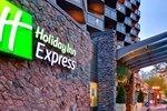Отель Holiday Inn Express Edmonton Downtown