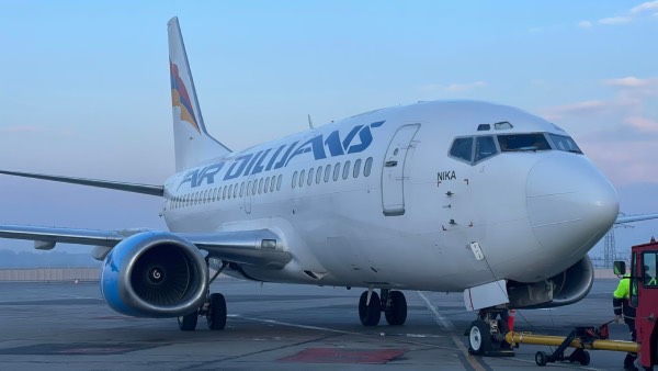 Boeing 737 авиакомпании Air Dilijans / Армения