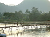 Ван Вьен. Мост через реку / Фото из Лаоса