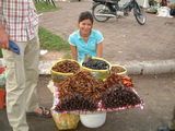 Камбоджийские лакомства:  сверчки, пауки / Фото из Камбоджи