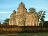 Одна из башен рядом с храмом Пре Руп / Фото из Камбоджи