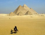 Мохаммед ведет мою конягу под узцы / Фото из Египта