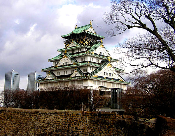 Заново отстроеный замок Osaka-jo / Фото из Японии