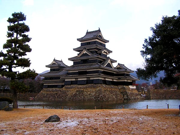 Главная башня замка Matsumoto-jo / Фото из Японии
