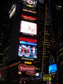 знаменитая Таймс-Сквер - пересечение Бродвея и 42-й улицы / США