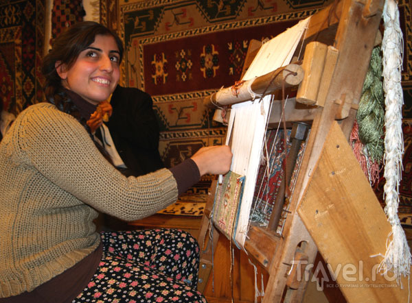 Так прядут ковры: узелок за узелком / Фото из Турции