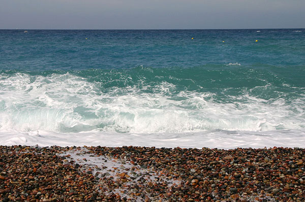 Волны, из-за которых нельзя купаться / Фото из Франции