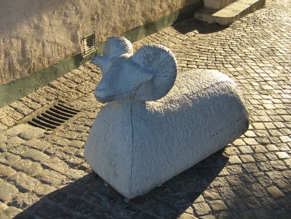 Каменная овца / Фото из Швеции