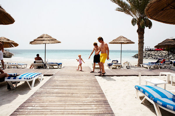   Dubai Marine Beach Resort & Spa /   