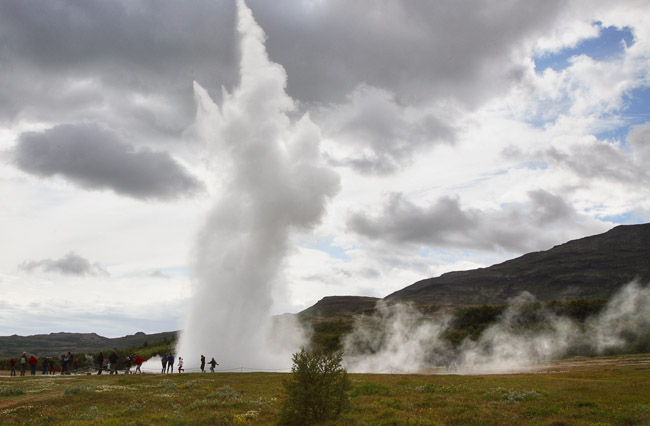 Фонтан воды / Фото из Исландии