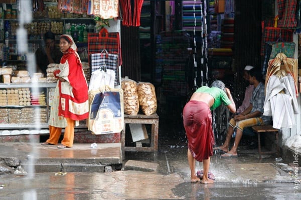 Душ во время дождя / Фото из Бангладеш