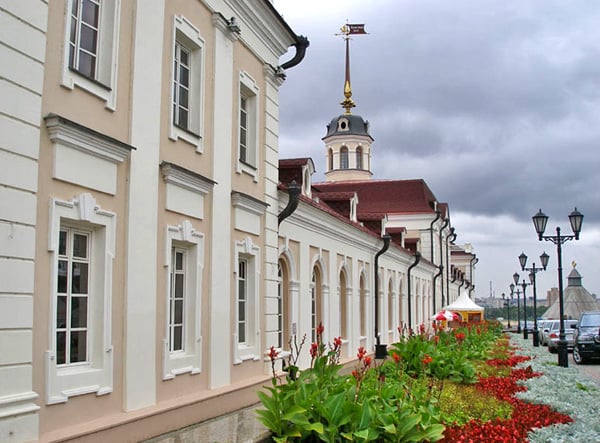 Главное здание - памятник в стиле петербургского барокко / Фото из России