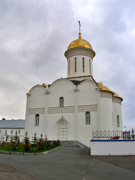 Здесь представлены разнообразные стили храмовой архитектуры / Фото из России