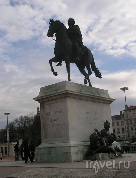 Памятник Людовику XIV на площади Белькур / Фото из Франции