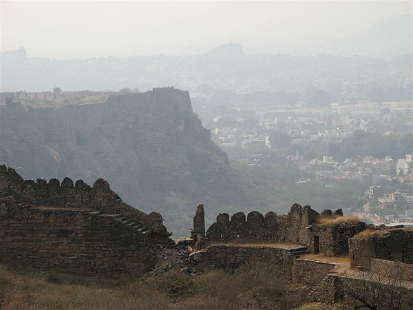 Захватывающий вид с крепостных стен, Гвалиор / Фото из Индии
