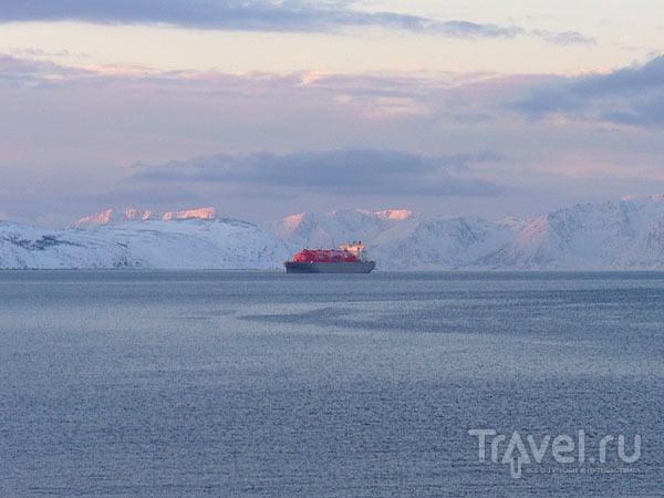 Красная "подлодка", Хаммерфест / Фото из Норвегии