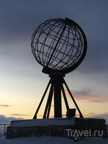 Глобус - на самом северном мысе Европы / Фото из Норвегии