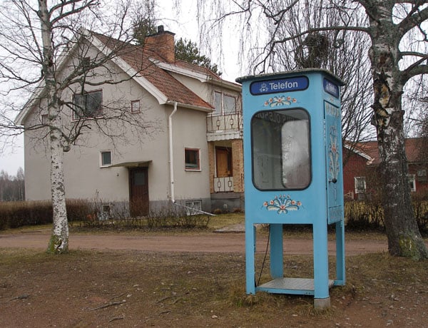 Телефонная будка непонятного назначения / Фото из Швеции
