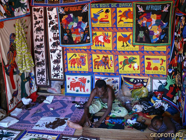 Изделия бенинских ткачей / Фото из Бенина