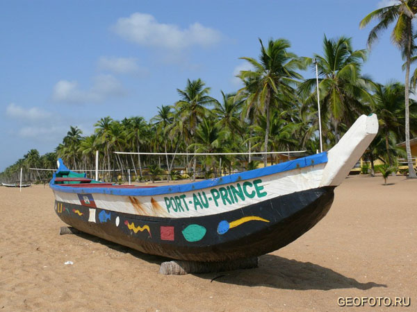 Бенин исторически связан с Гаити и Карибами - отсюда отправлялись корабли с рабами в Новый Свет / Фото из Бенина