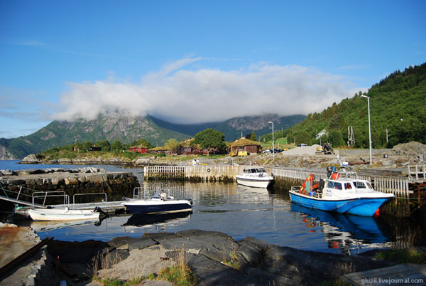 Пристань недалеко от отеля, Согне-фьорд / Фото из Норвегии