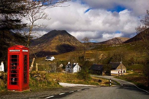 Традиционная британская телефонная будка в Шотландии / Фото из Великобритании