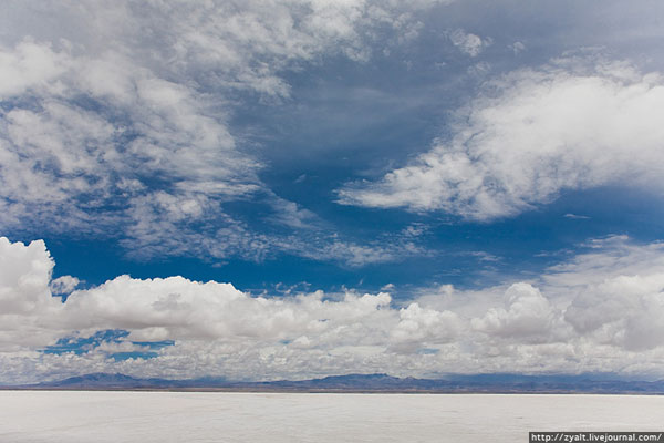 Уюни под синим южноамериканским небом / Фото из Боливии