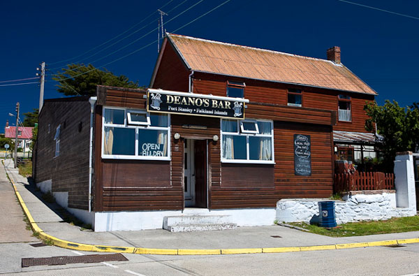 Deano's Bar -    - /    