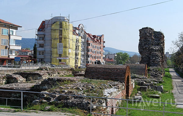 Строительство ведется у древней византийской стены в Хисаря / Фото из Болгарии