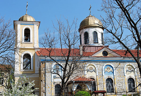 Старинная церковь в Хисаря - еще одном популярном бальнеологическом курорте Болгарии / Фото из Болгарии