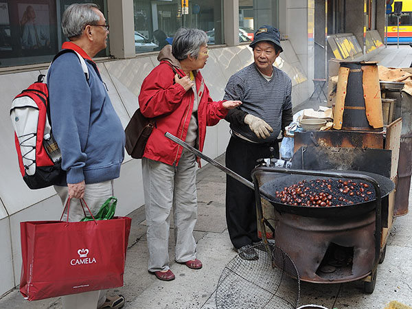 Продавец жареных каштанов, Гонконг / Фото из Гонконга