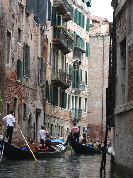 Прогулка на гондоле по Венеции / Фото из Италии
